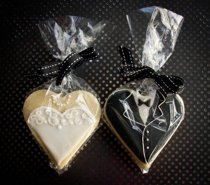 Bride and Groom cookie favours