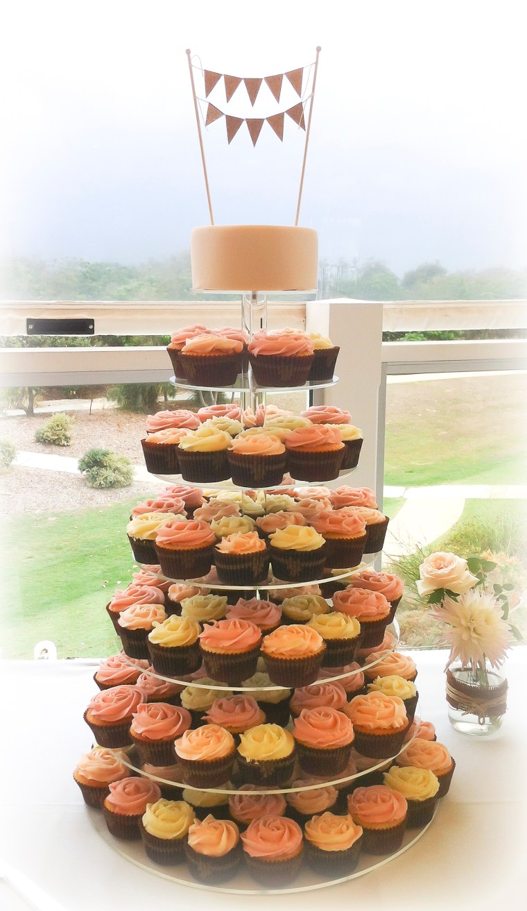 Vintage Bunting Cup Cake Tower with 120 cupcakes