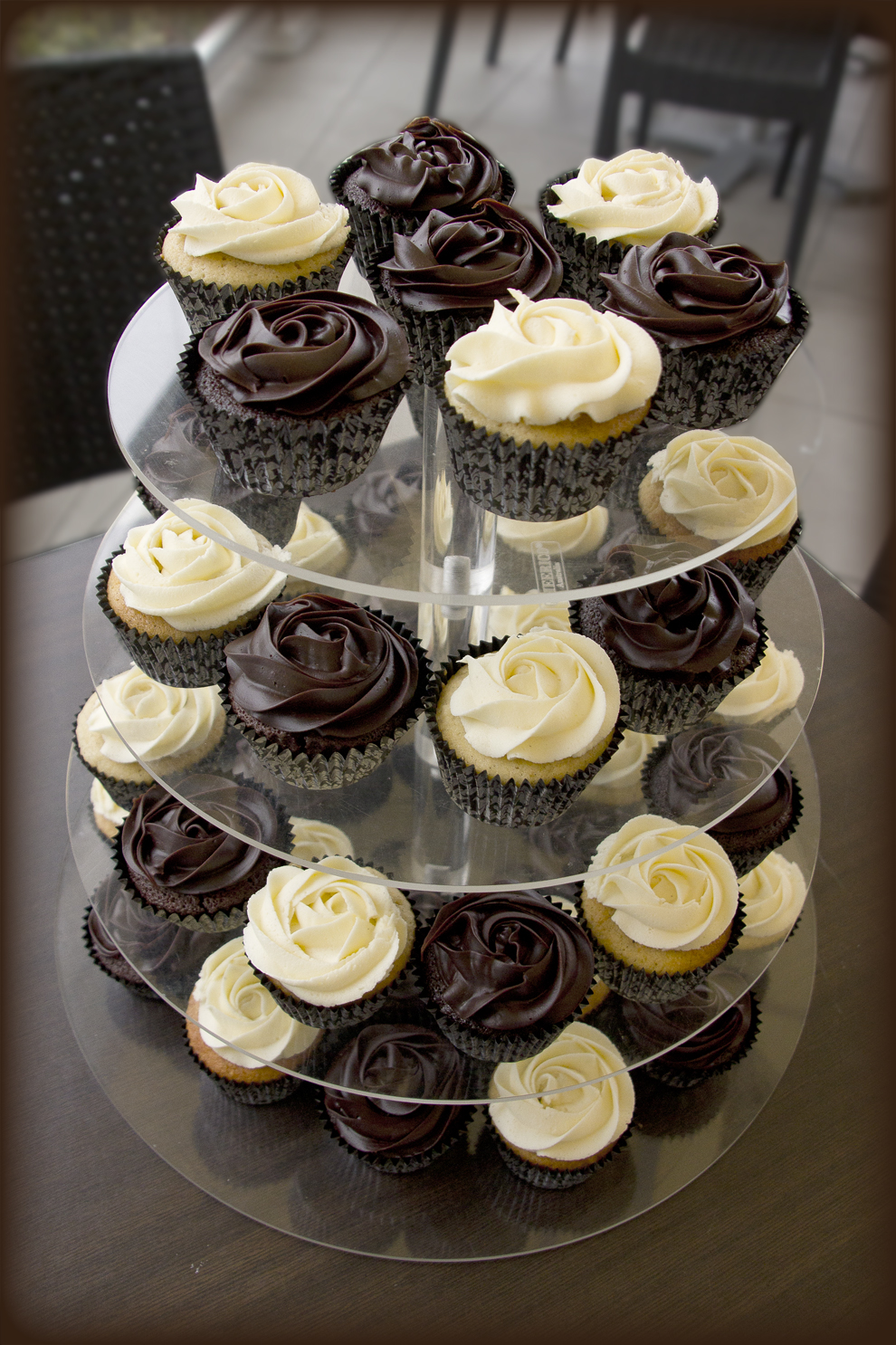 Chocolate and Vanilla cupcakes
